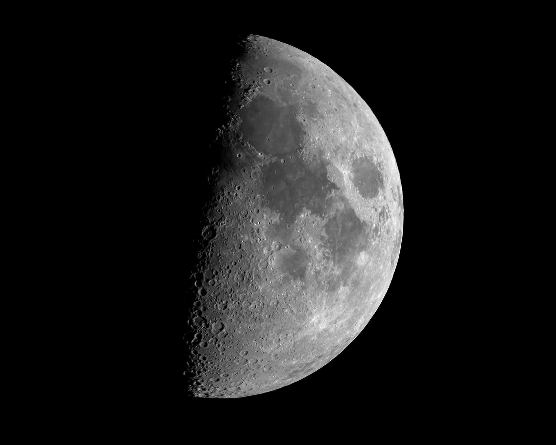 Pesquisa mostra que parte dos brasileiros ainda duvida da ida do homem à Lua