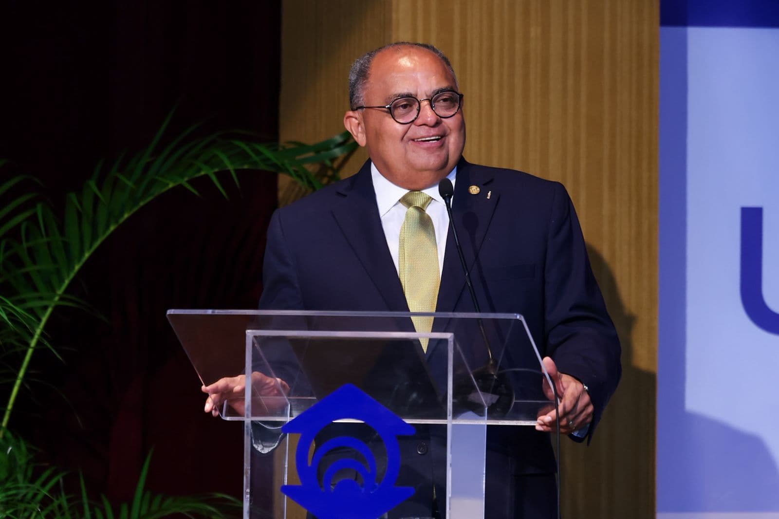 AESP/CE HOMENAGEIA MINISTRO TEODORO SILVA SANTOS E PROMOVE SEMINÁRIO INTERNACIONAL SOBRE CRIME ORGANIZADO.