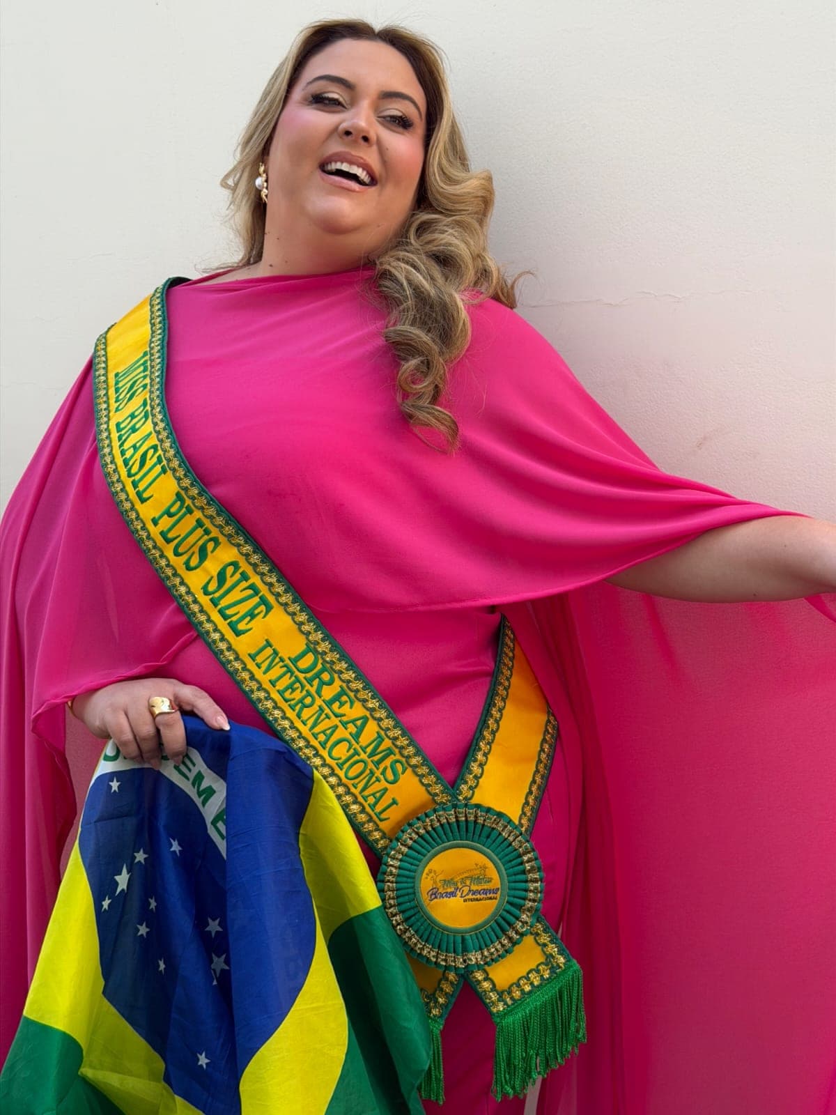 Cearense quebra padrões e conquista bicampeonato mundial de beleza no Peru