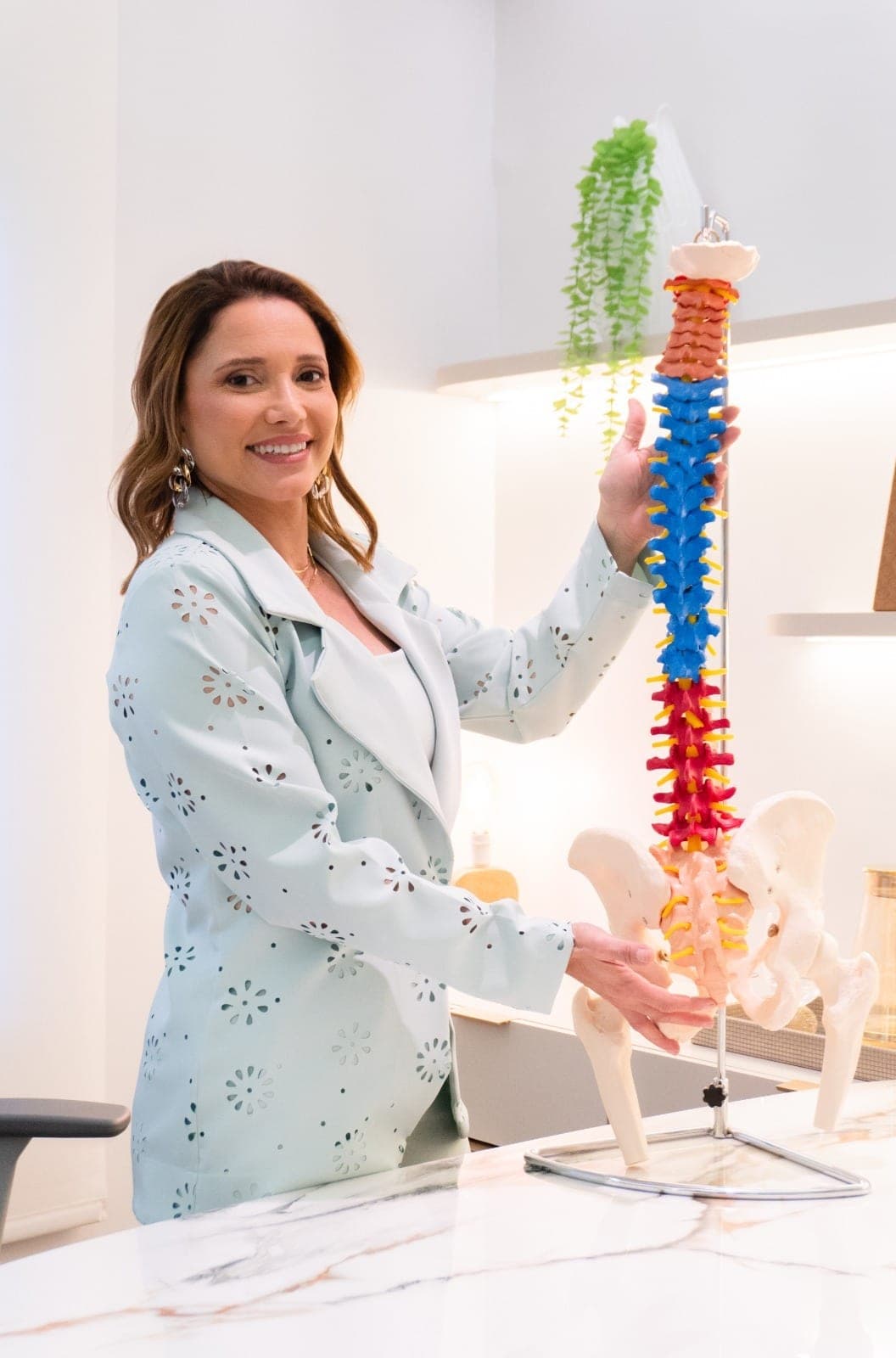 Fisioterapeuta cearense é a primeira mulher no Brasil a utilizar radiofrequência pulsada transcutânea no tratamento da fibromialgia