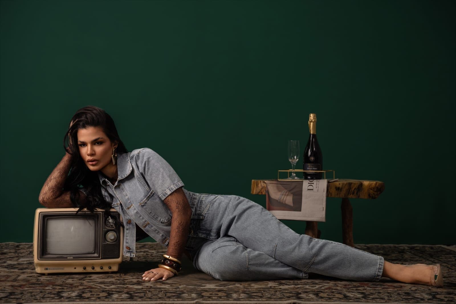 TDBELLA Jeans revisita a história do denim em nova campanha e reforça identidade da marca no mercado nacional