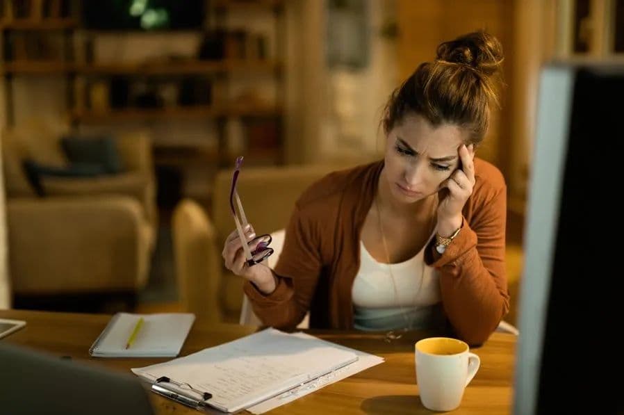 Mulheres concentram maior estresse financeiro e enfrentam mais barreiras para planejar o futuro