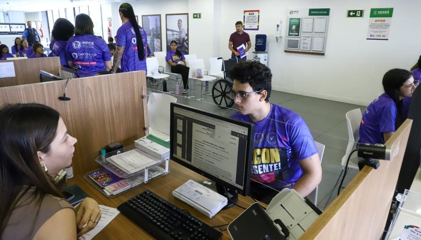 Estudantes visitam sede do Decon em Fortaleza e recebem orientações sobre direitos do consumidor