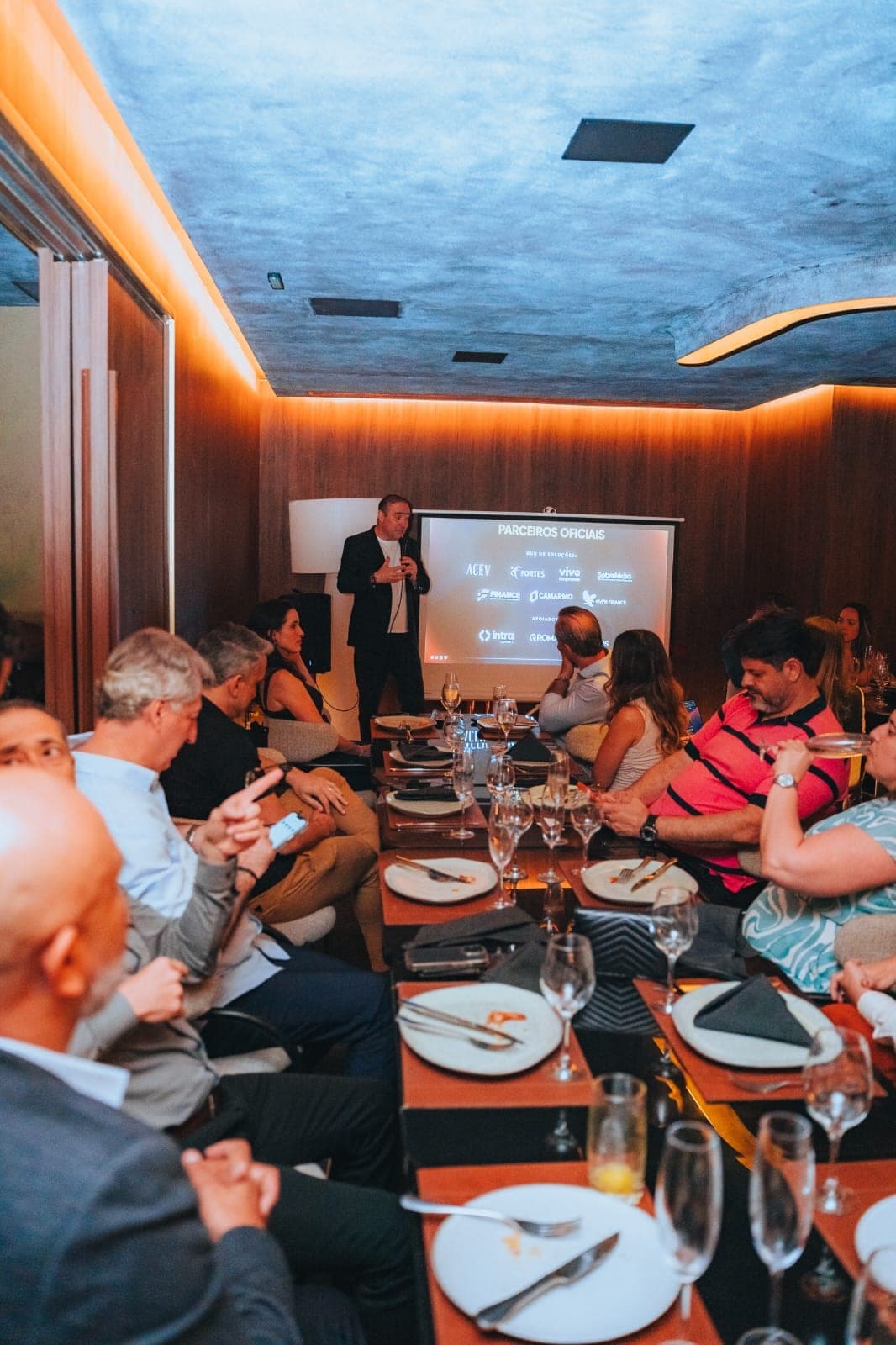 Club do Vinho APEX reúne empresários em noite de experiências, conexões e novos negócios
