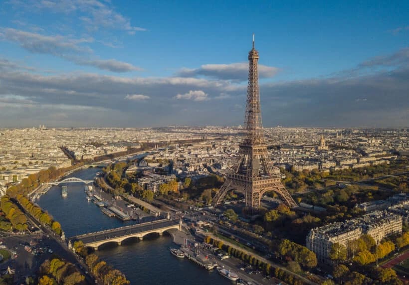 Calor extremo faz Torre Eiffel "crescer" 10 centímetros durante onda de calor na Europa