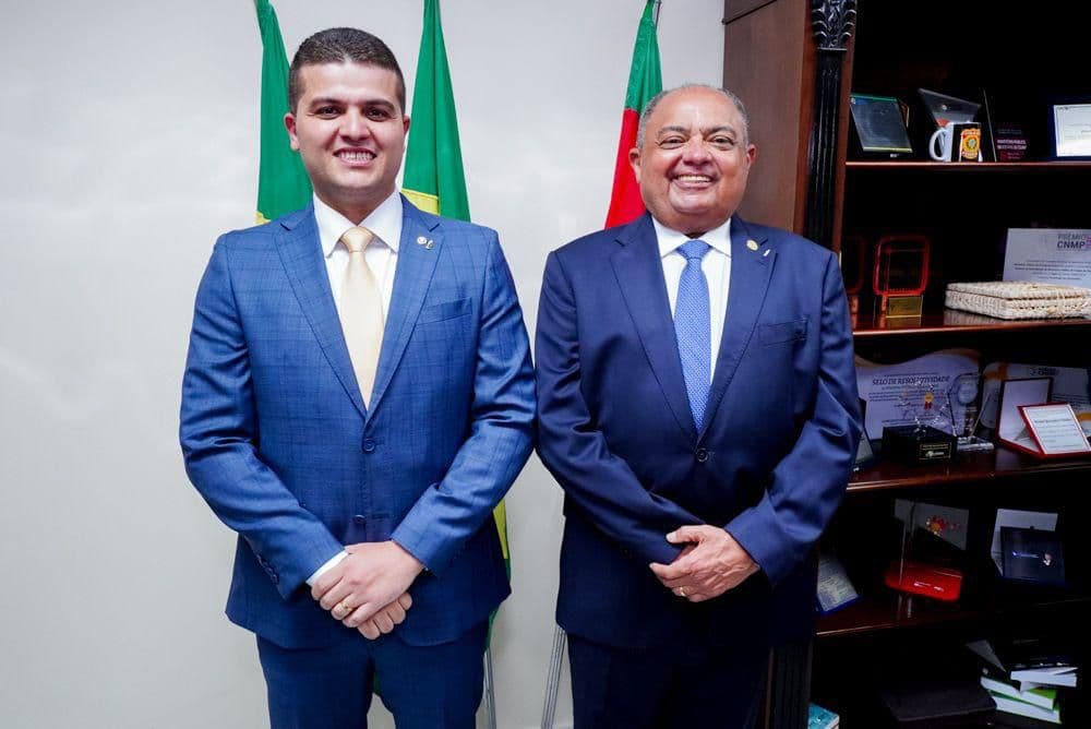 Herbet Santos assumiu recentemente o comando do MPCE em noite de prestígio