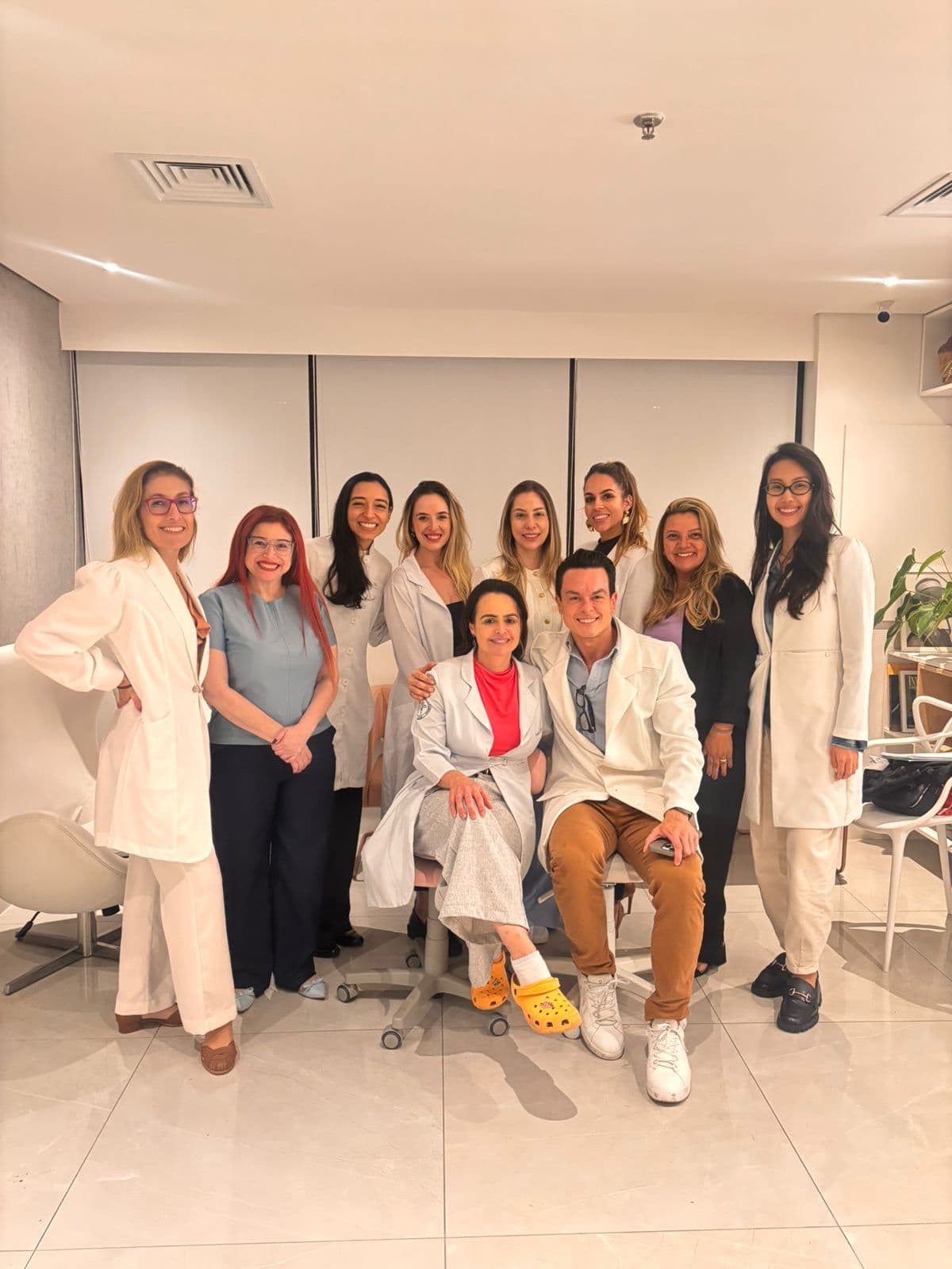 Dra. Fernanda Cassain ministra curso em São Paulo e reforça abordagem personalizada em tratamentos estéticos e capilares